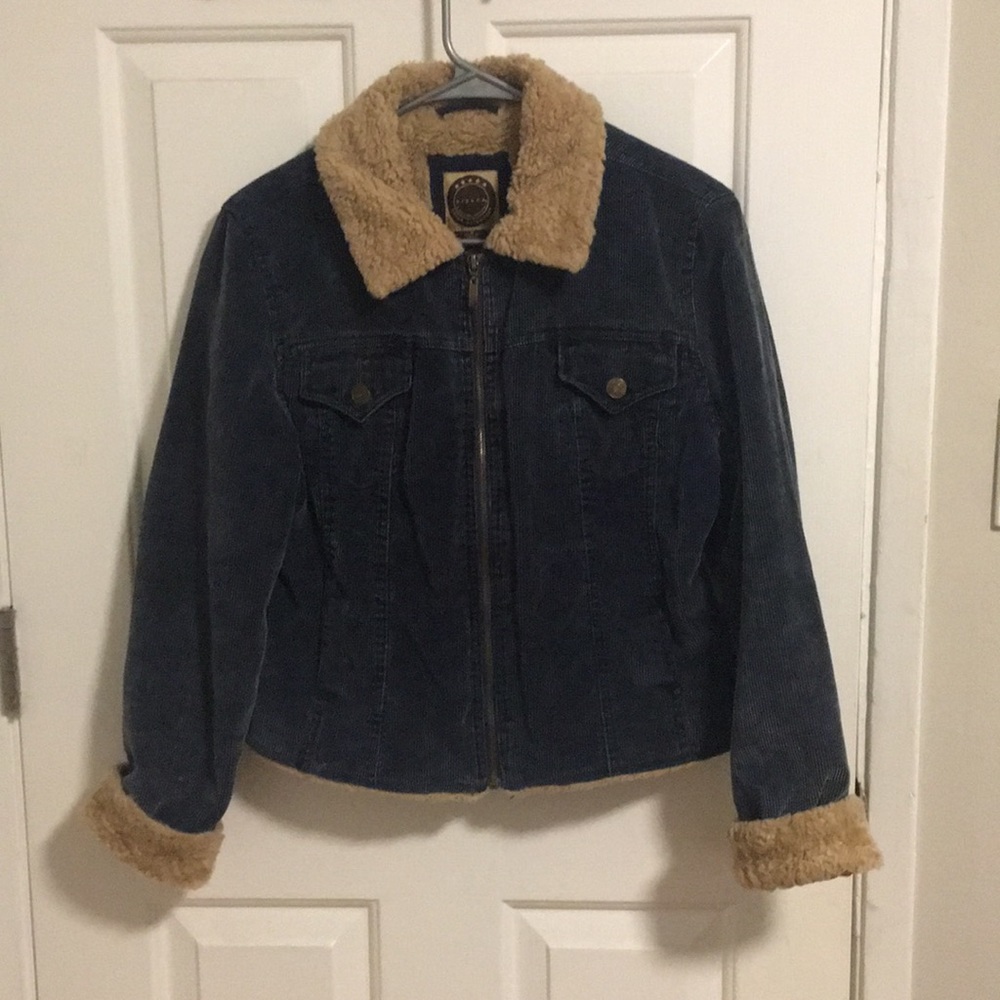 Super cute navy blue jacket!💙